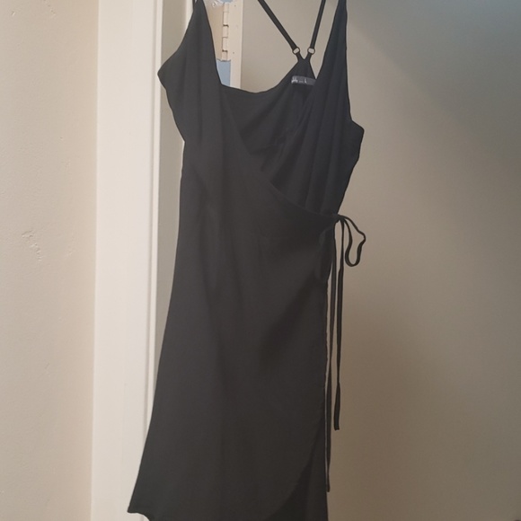 dresses - Picture 2 of 2